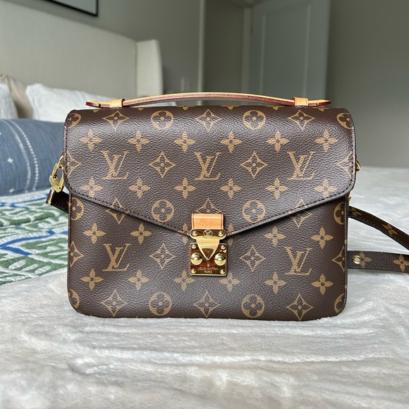 Louis Vuitton Pochette Metis Monogram Satchel Bag - Picture 1 of 16
